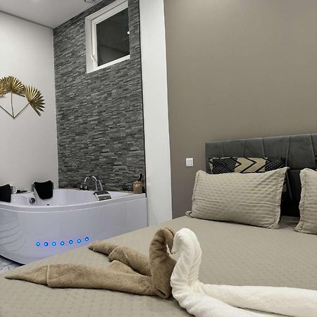 Suite Gold By L Amaryllis I Jacuzzi & Sauna Prive I Centre Beziers Arrivee Autonome Dış mekan fotoğraf
