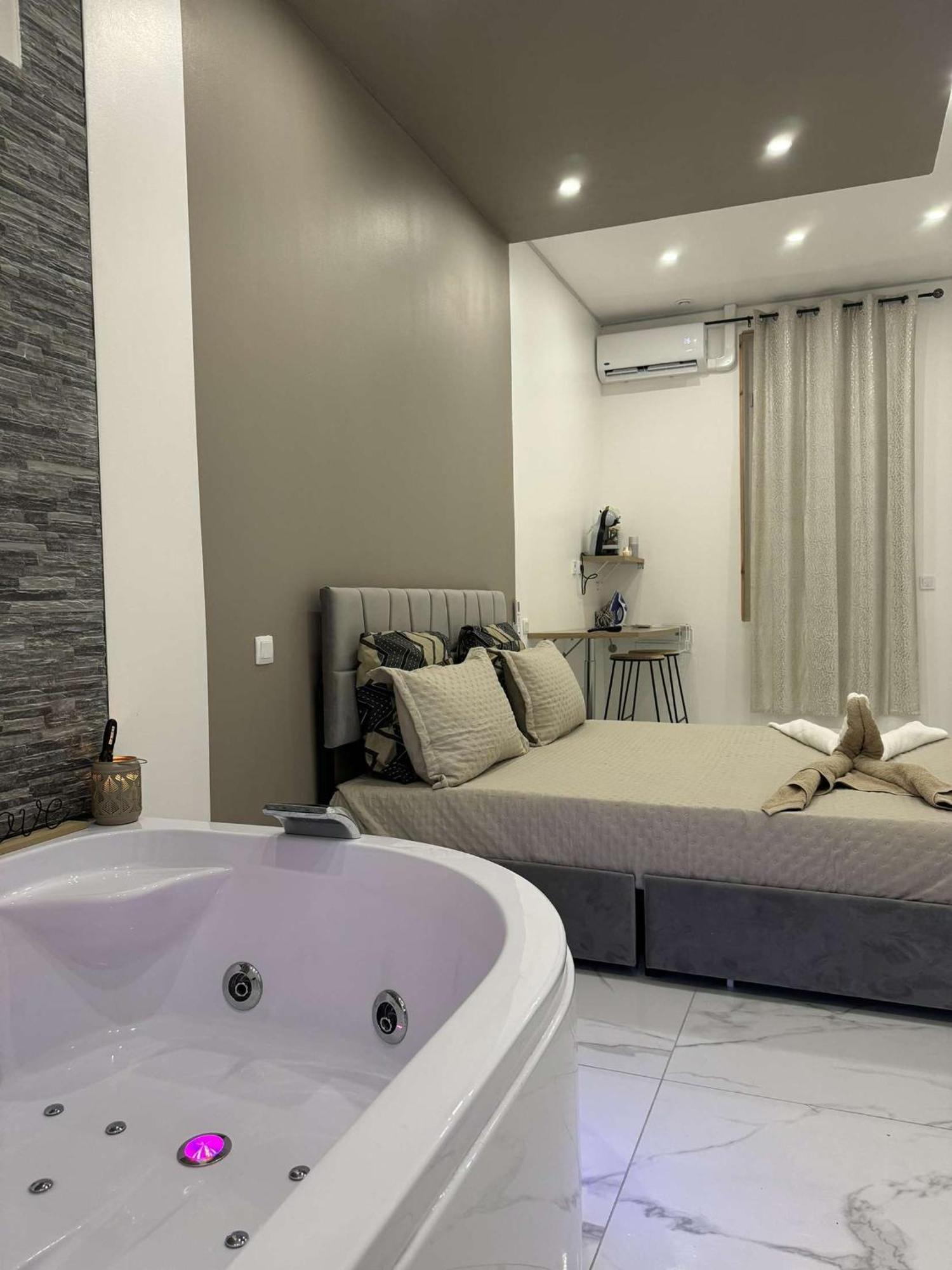 Suite Gold By L Amaryllis I Jacuzzi & Sauna Prive I Centre Beziers Arrivee Autonome Dış mekan fotoğraf