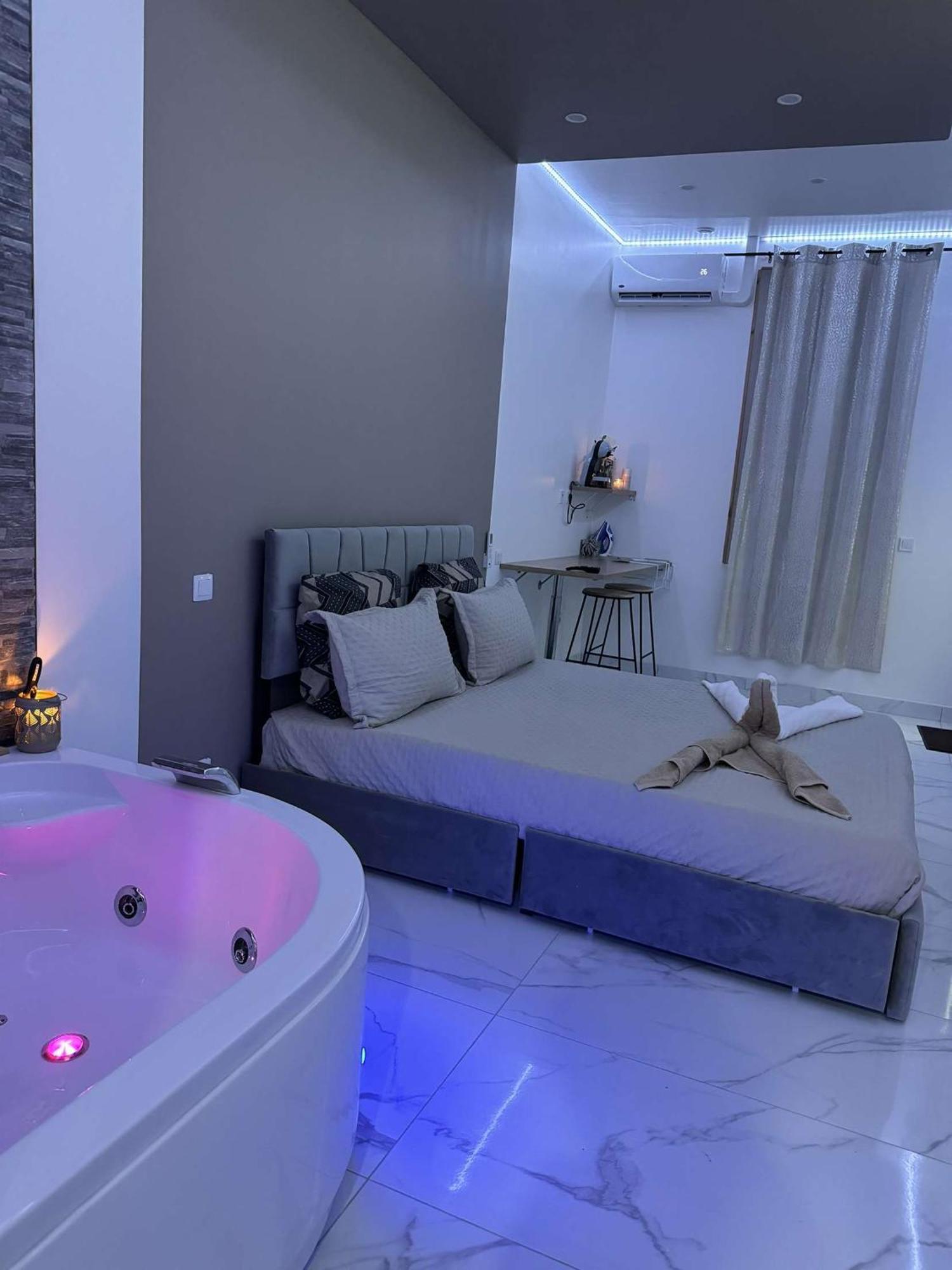 Suite Gold By L Amaryllis I Jacuzzi & Sauna Prive I Centre Beziers Arrivee Autonome Dış mekan fotoğraf