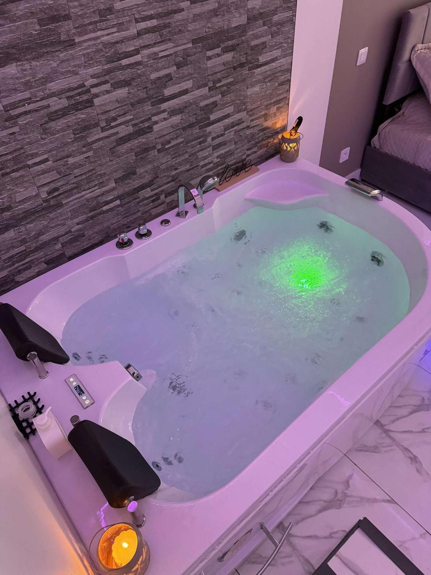 Suite Gold By L Amaryllis I Jacuzzi & Sauna Prive I Centre Beziers Arrivee Autonome Dış mekan fotoğraf