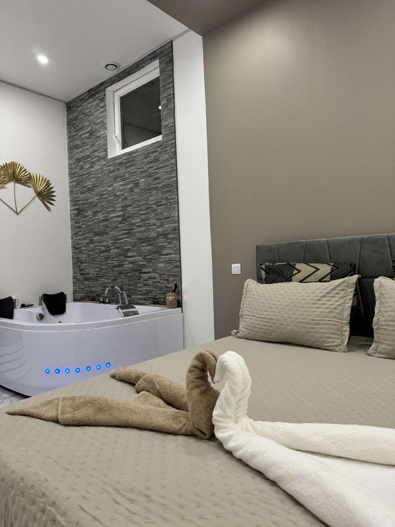 Suite Gold By L Amaryllis I Jacuzzi & Sauna Prive I Centre Beziers Arrivee Autonome Dış mekan fotoğraf