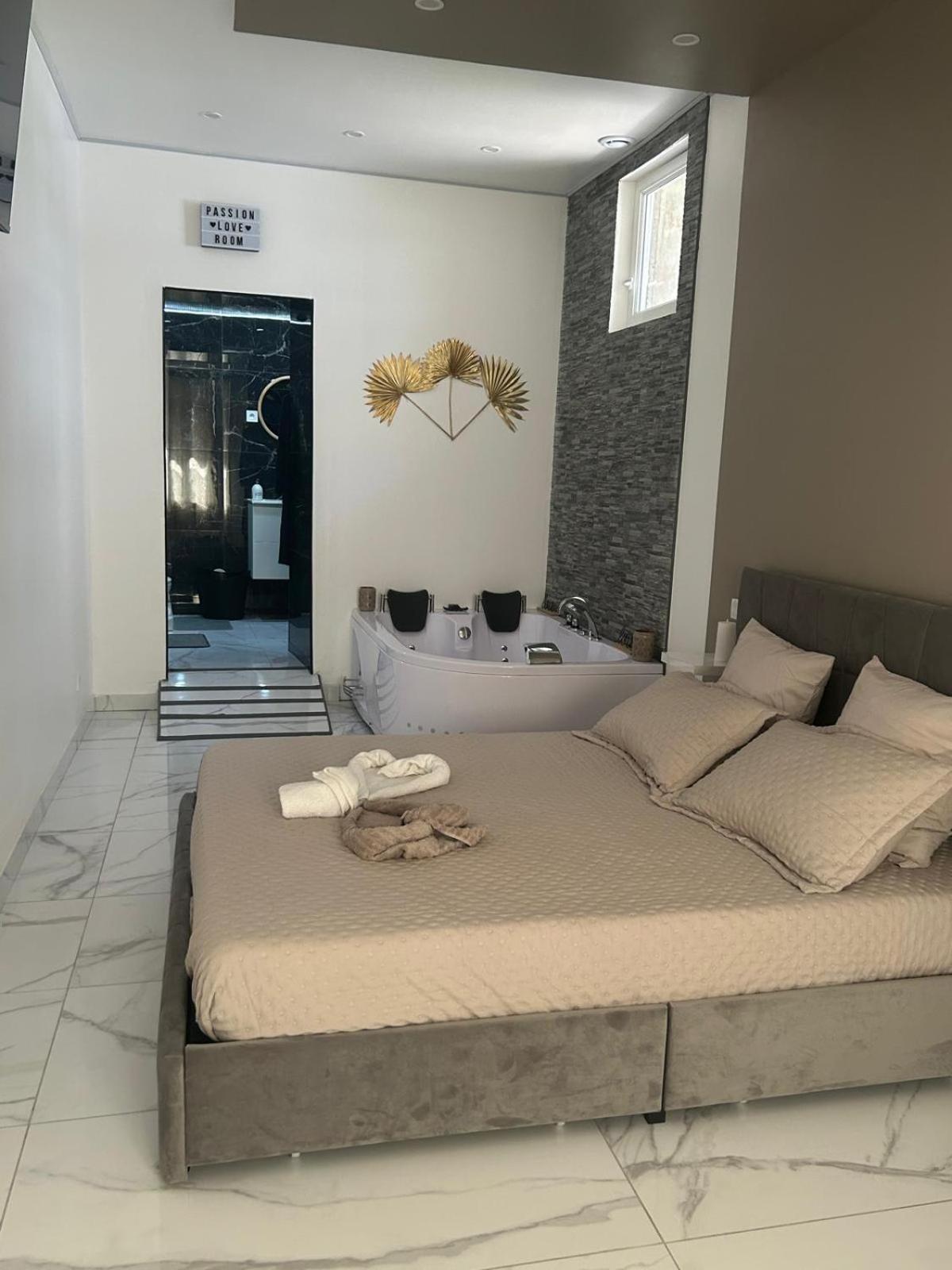 Suite Gold By L Amaryllis I Jacuzzi & Sauna Prive I Centre Beziers Arrivee Autonome Dış mekan fotoğraf
